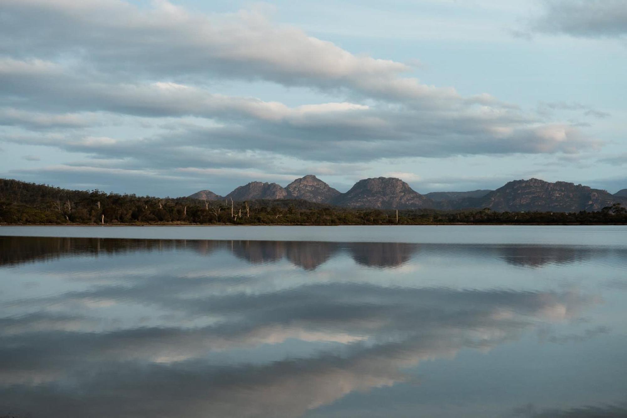 ホテル Numie - Freycinet Peninsula - Glamping - Heated - Waterfront コールズ・ベイ エクステリア 写真