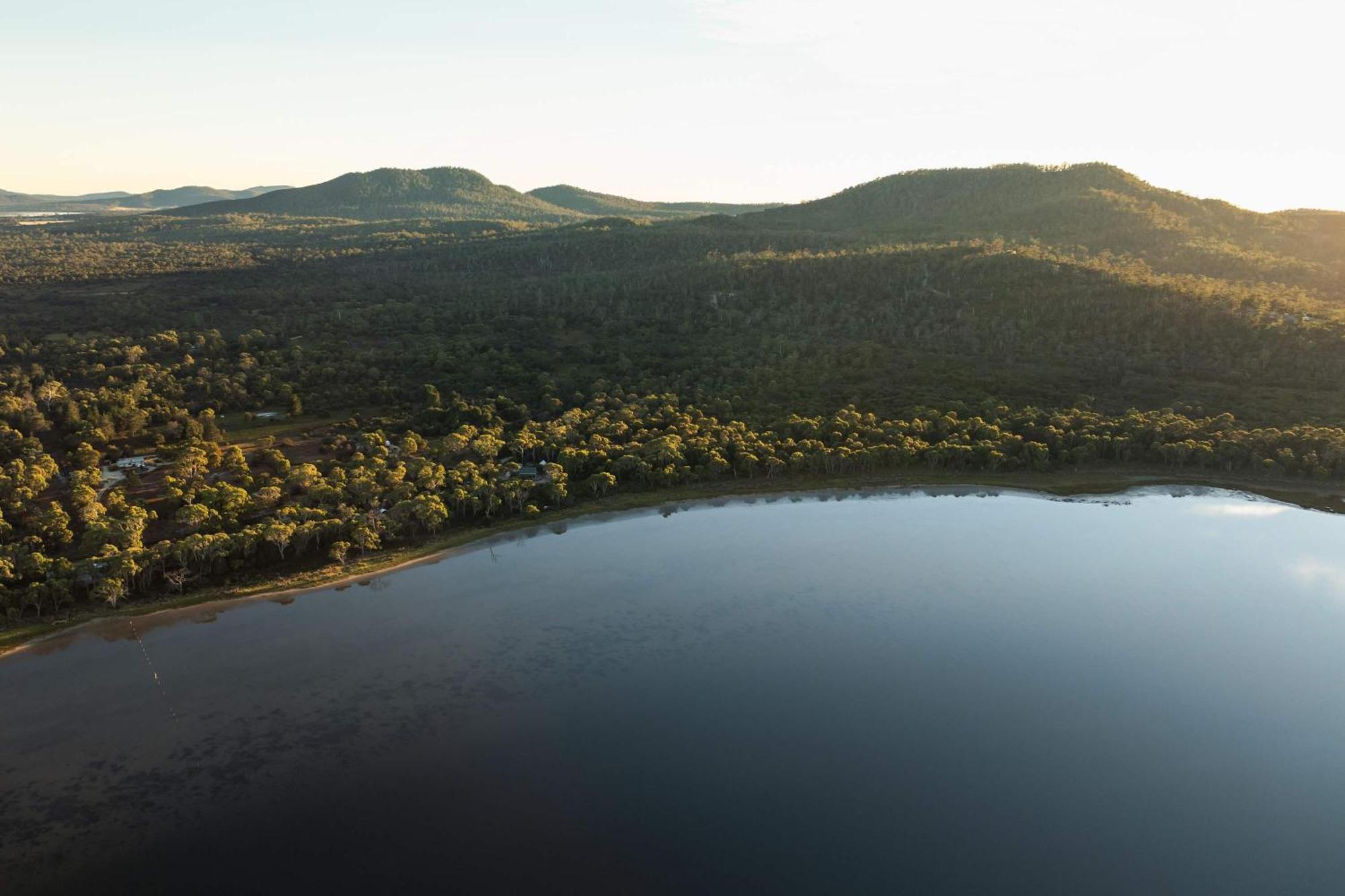 ホテル Numie - Freycinet Peninsula - Glamping - Heated - Waterfront コールズ・ベイ エクステリア 写真
