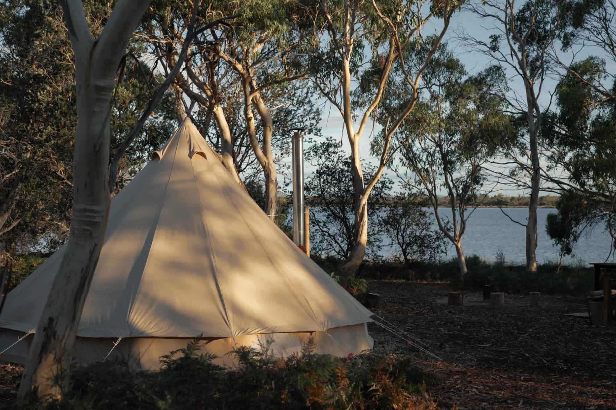 ホテル Numie - Freycinet Peninsula - Glamping - Heated - Waterfront コールズ・ベイ エクステリア 写真