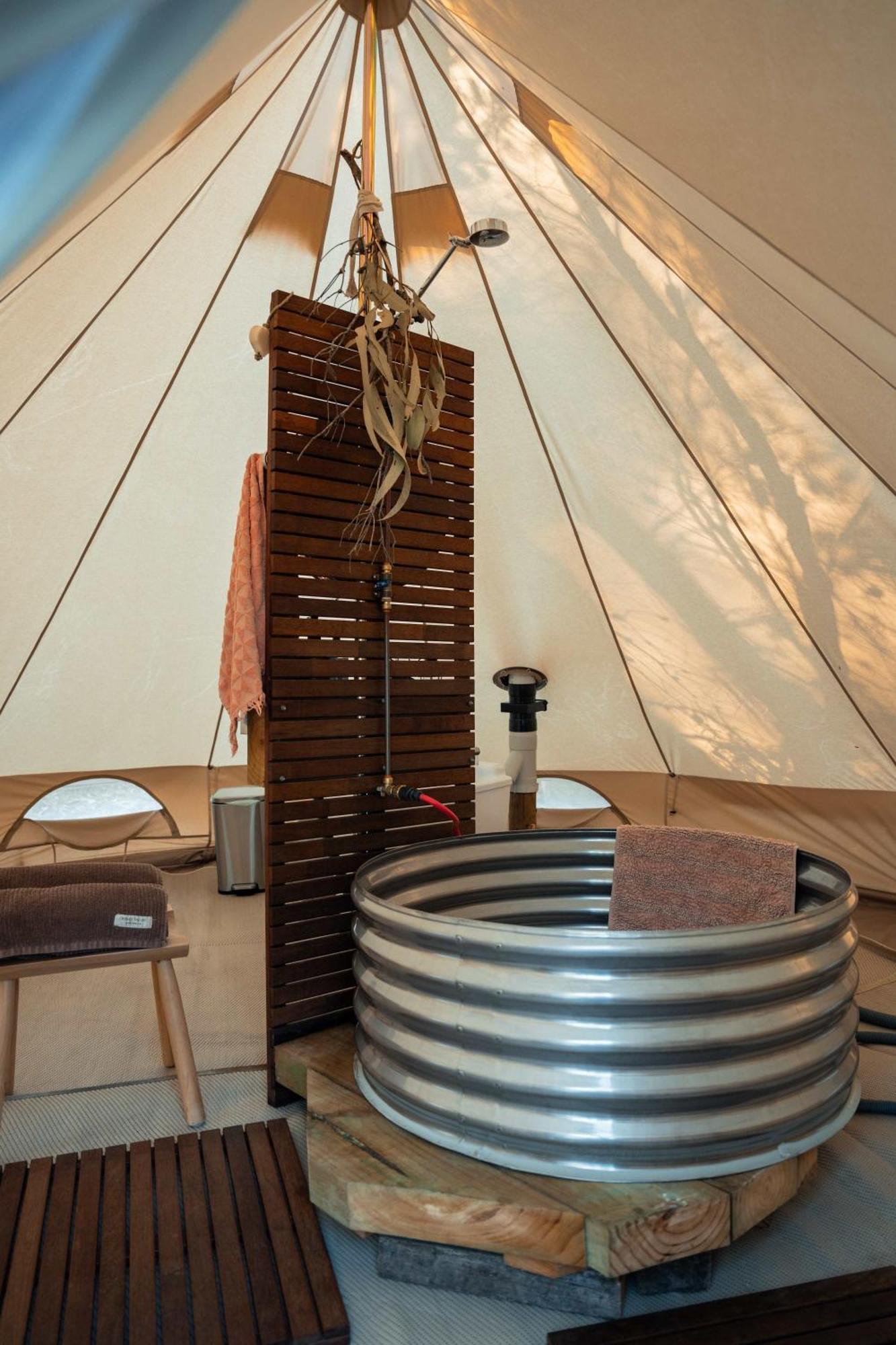 ホテル Numie - Freycinet Peninsula - Glamping - Heated - Waterfront コールズ・ベイ エクステリア 写真