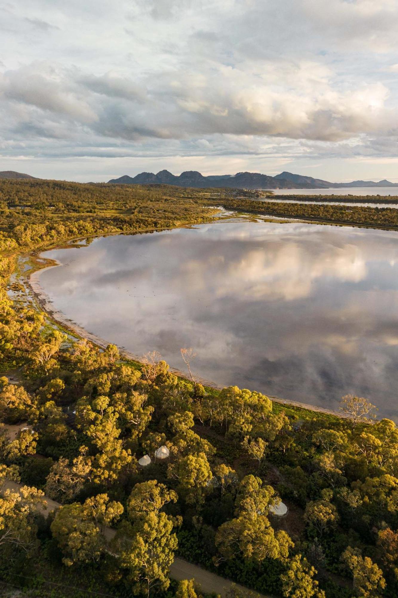ホテル Numie - Freycinet Peninsula - Glamping - Heated - Waterfront コールズ・ベイ エクステリア 写真